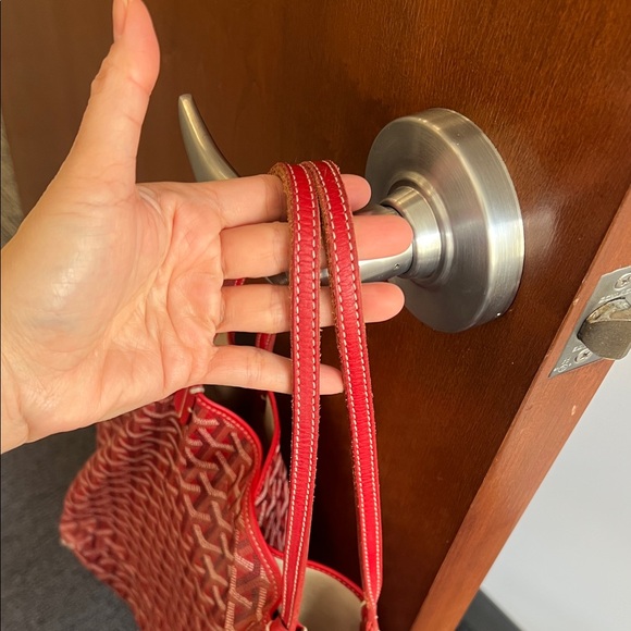 Pre-owned Saint Louis Tote GM
Color: Red / Burgundy tones - Picture 8 of 10